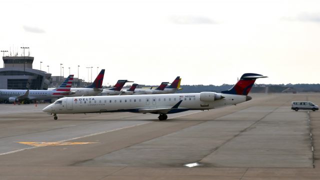 Canadair Regional Jet CRJ-900 (N826SK) - Delta Connection Bombardier CRJ-900LR N826SK in Atlanta 