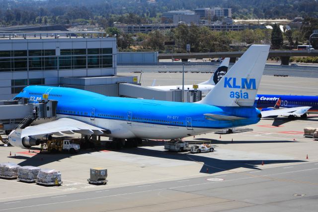 Boeing 747-400 (PH-BFY)