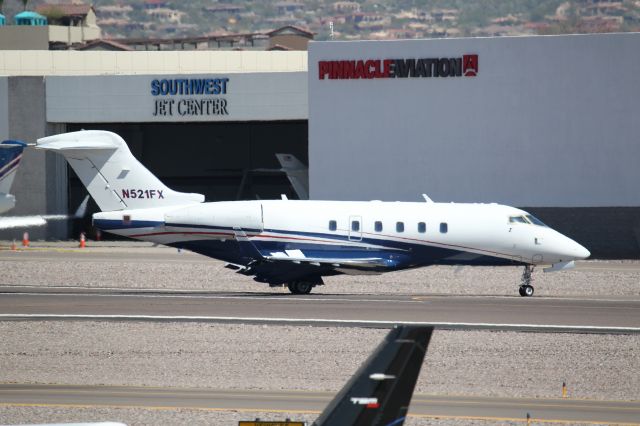 Bombardier Challenger 300 (N521FX)