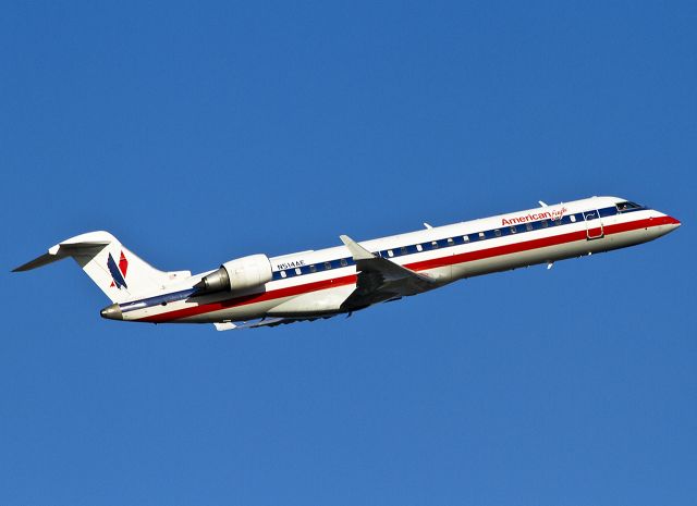 Canadair Regional Jet CRJ-700 (N514AE) - CLEAR FOR TAKEOFF RUNWAY15L