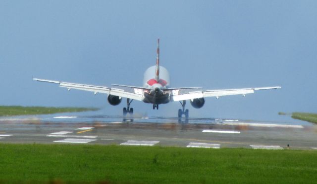 Airbus A319 (N713UW)