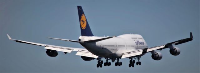 Boeing 747-400 (D-ABTL) - FRA-SEA   8-15-2022