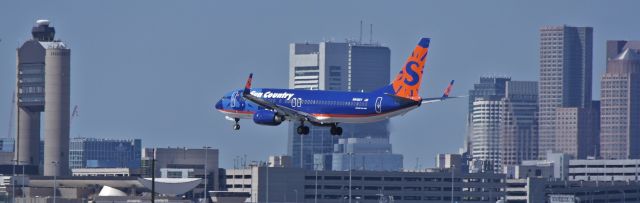 Boeing 737-800 (N818SY)