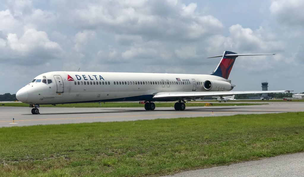 McDonnell Douglas MD-88 (N908DE) - Still can’t quite get over how much I miss the MD-88.  Nothing will ever compare to the Mad Dog!