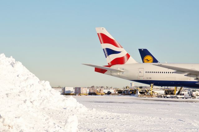 Boeing 777-200 (G-VIIK) - God save the Queen !