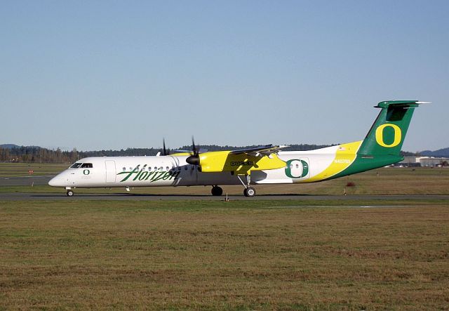 de Havilland Dash 8-400 (N407QX) - Another University tribute - Oregon.