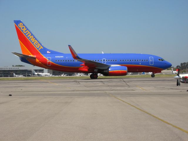 Boeing 737-700 (N485WN) - TAXIING TO GATE AFTER LANDING