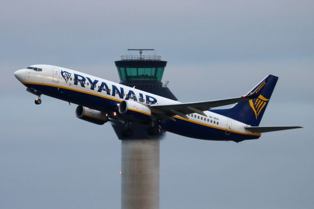 Boeing 737-800 (SP-RKR) - Previously EI-FIR. RYR8358 passes the control tower on the way back to Budapest. 
