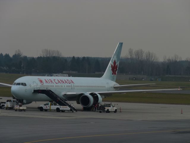 BOEING 767-300 (C-GBZR)