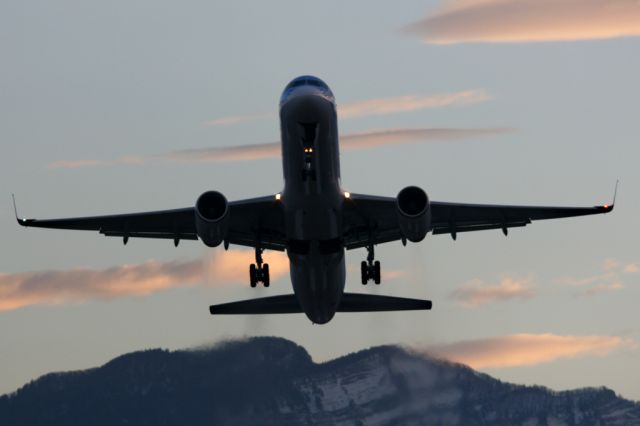 Boeing 757-200 (G-OOBH)