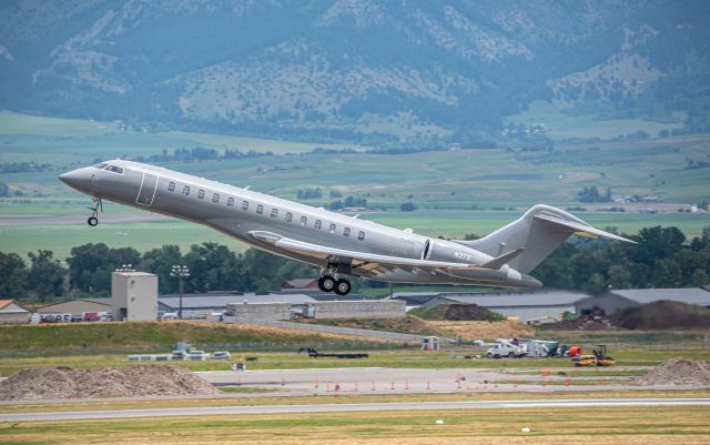 BOMBARDIER BD-700 Global 7500 (N3TS) - Global 7500 departing KBZN