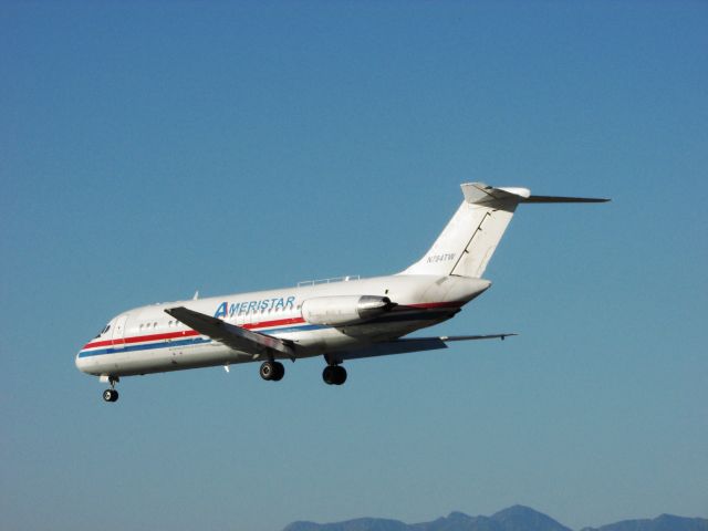 Douglas DC-9-10 (N784TW) - Landing RWY 30