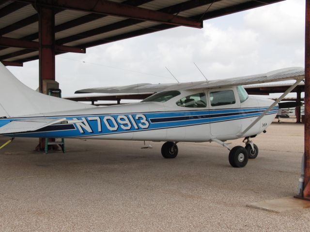 Cessna Skylane (N70913)