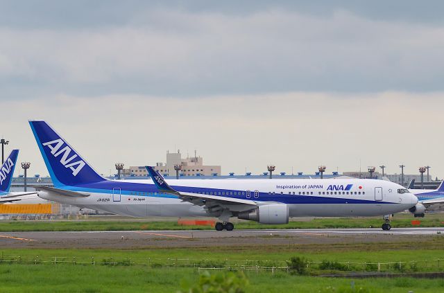 BOEING 767-300 (JA621A) - Photo taken on Aug 18, 2017.