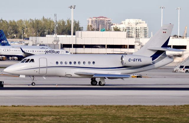 Dassault Falcon 2000 (C-GYVL)