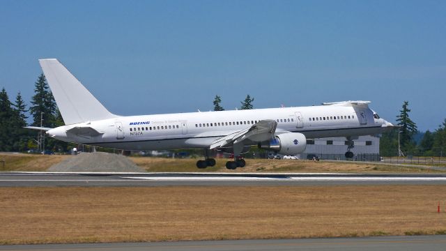 Boeing 757-200 (N757A) - BOE57A from KSTL on short final to Rwy 34L on 7.25.17. (ln 1 / cn 22212).