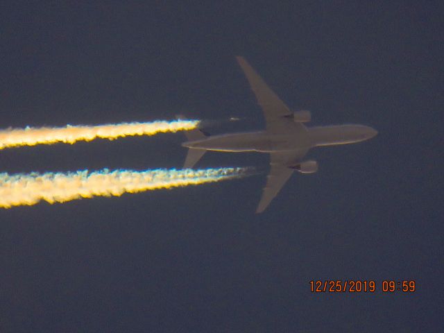 Boeing 777-200 (N796UA)