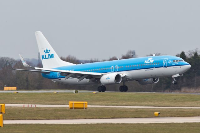 Boeing 737-800 (PH-BCD) - KLM1083 just before touchdown from Amsterdam