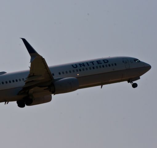 Boeing 737-900 (N39450)