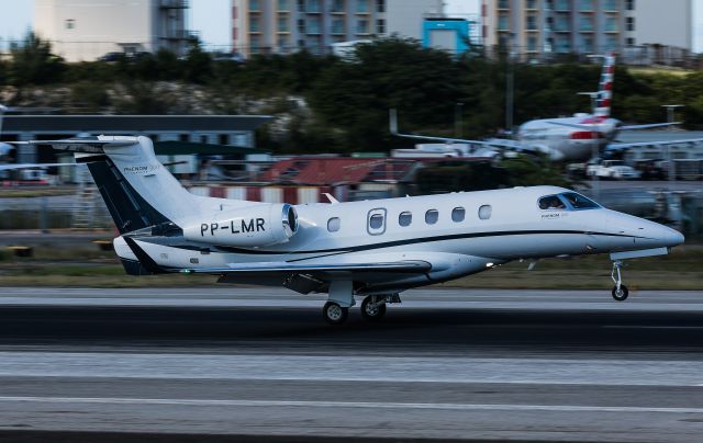Embraer Phenom 300 (PP-LMR)