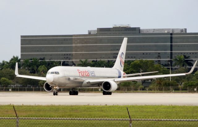 BOEING 767-300 (N422LA)