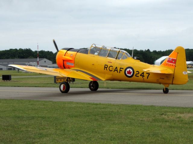 North American T-6 Texan (N1811B)