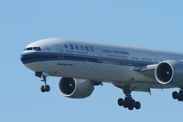 Boeing 777-200 —