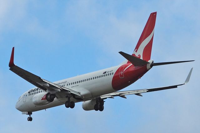Boeing 737-800 (VH-VZT) - Boeing 737-800 Qantas VH-VZT YPPH approach R24 12/08/17
