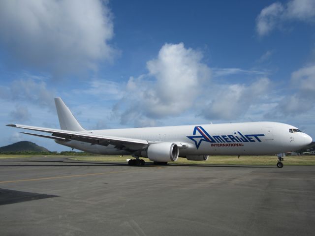 BOEING 767-200 (N373CM)