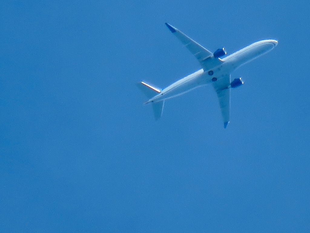 Embraer 175 (N611UX)