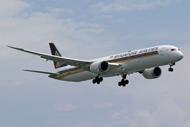 BOEING 787-10 Dreamliner (9V-SCM)
