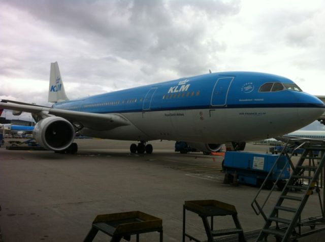 Airbus A330-300 —