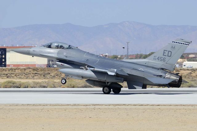 88-9456 — - General Dynamics F-16C Block 40C Fighting Falcon 88-9456 of the 412th Test Wing at Edwards AFB on September 20, 2012.