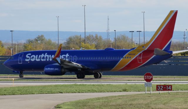 Boeing 737-800 (N8603F) - Southwest 737-800 taxiing to runway 32