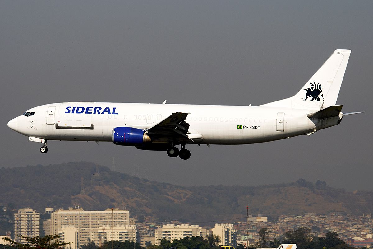 Boeing 737-700 (PR-SDT)