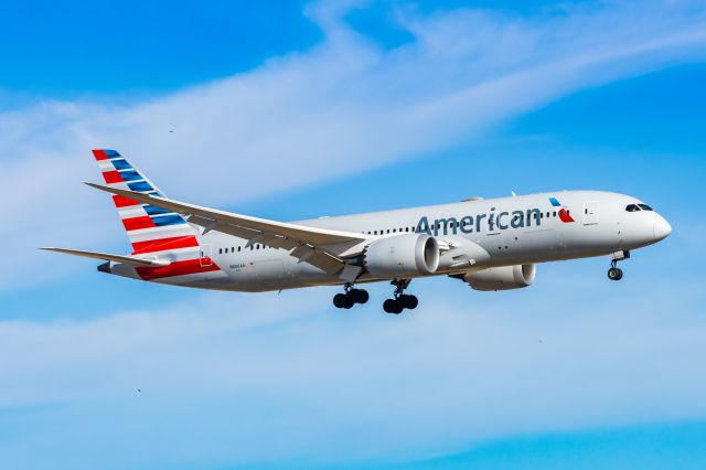 Boeing 787-8 (N806AA) - American Airlines 787-8 landing at DFW on 12/25/22. Taken with a Canon R7 and Tamron 70-200 G2 lens.
