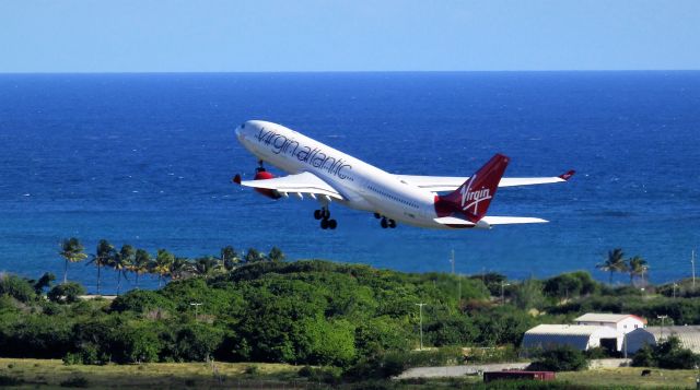 Airbus A330-200 (G-VMIK)