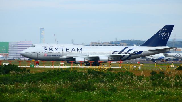 Boeing 747-400 (B-18211)