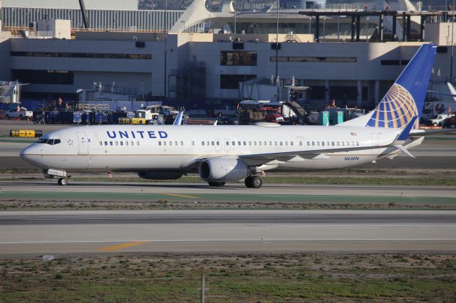 Boeing 737-900 (N62896)