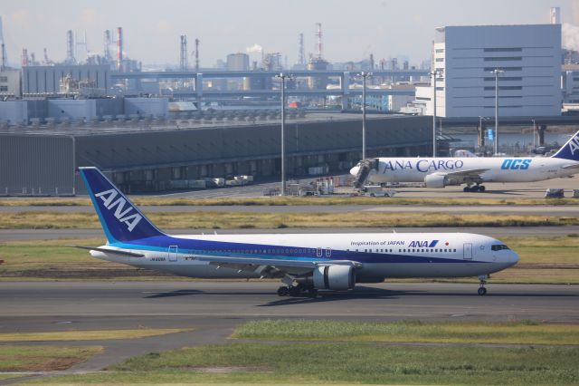 BOEING 767-300 (JA606A)