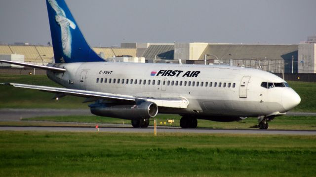 Boeing 737-700 (C-FNVT)