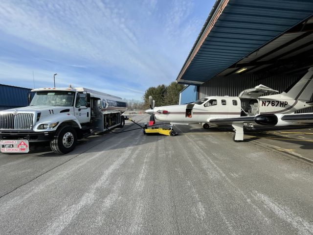 Socata TBM-700 (N767HP) - Getting ready for a flight