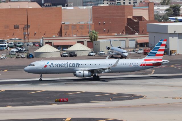 Airbus A321 (N930AU)