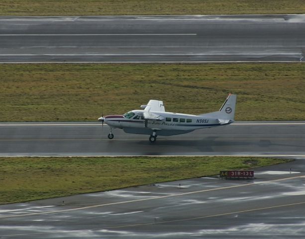 Cessna Caravan (N36SJ) - KBFI - San Juan Air Caravan landing at Boeing Field Jan 2005.