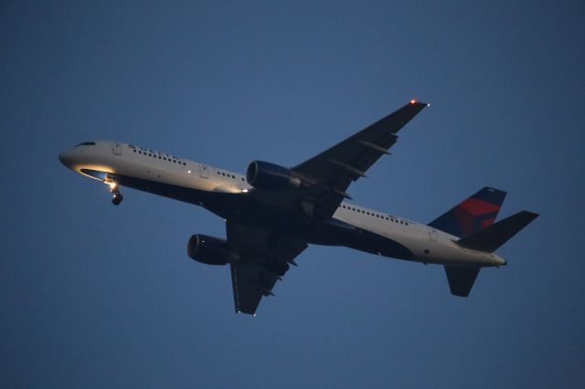 Boeing 757-200 (N752AT)