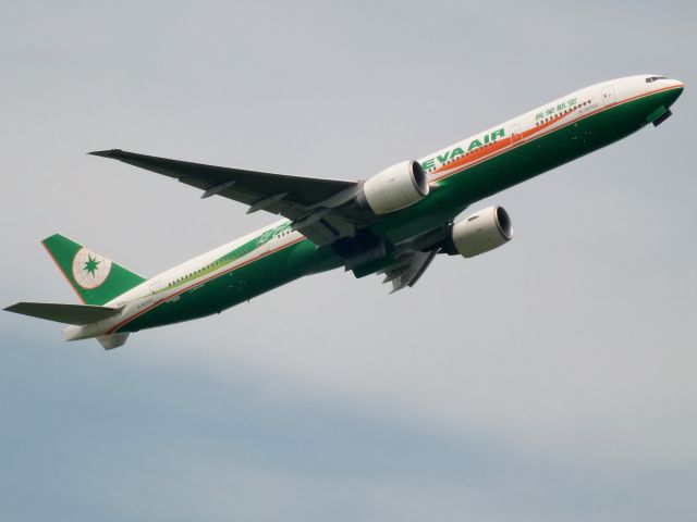 BOEING 777-300ER (B-16703)