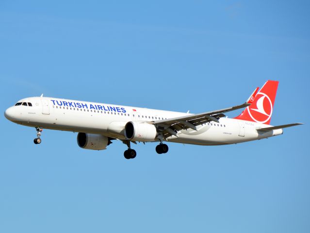 Airbus A321neo (TC-LSJ) - Kystvejen RWY22L