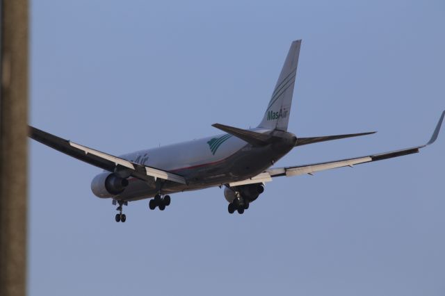 BOEING 767-300 (N420LA)