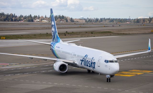 Boeing 737-900 (N296AK)