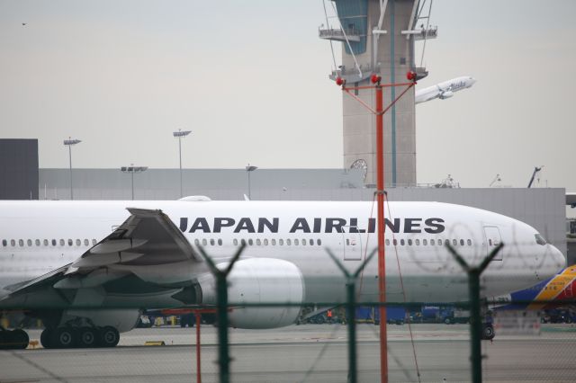BOEING 777-300ER (JA733J)